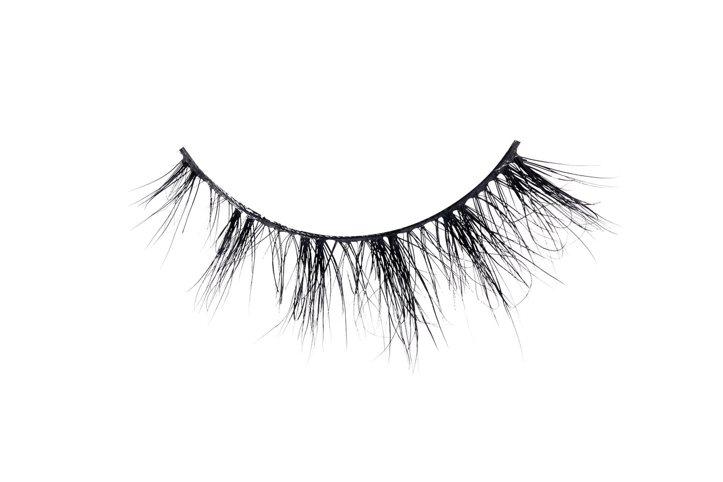EL49 false lashes offering a soft, natural look with added intensity, focusing on lengthening and lifting the outer eye corners