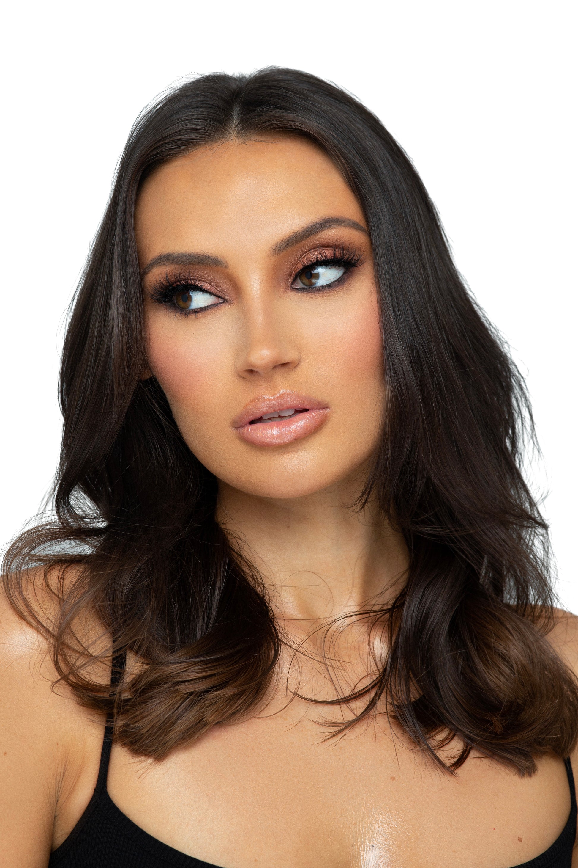 ELFEMI F12 false eyelashes, designed for a soft glam look with subtle volume and a natural effect.`